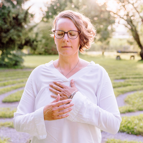 Corinna Fanni, Coach für Nervensystemregulation und emotionale Balance Verbundenheit mit mir auf dem Bodensee.